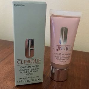 Clinique Moisture Surge Sheertint hydrator SPF 25